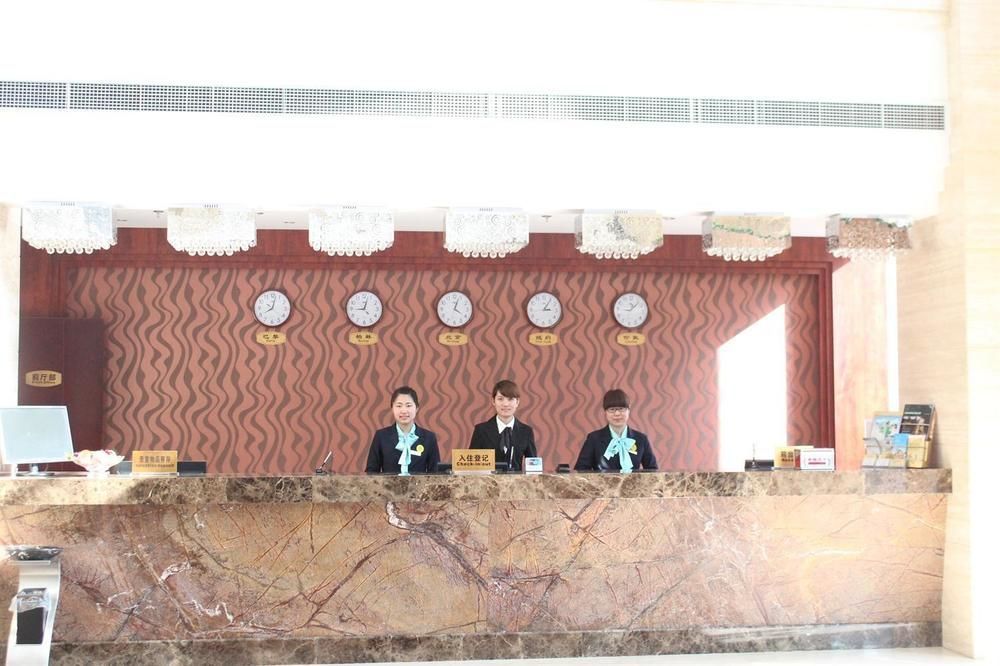 Greentree Inn Shandong Qingdao Wuyishan Road Jiashike Shopping Center Business Hotel Экстерьер фото